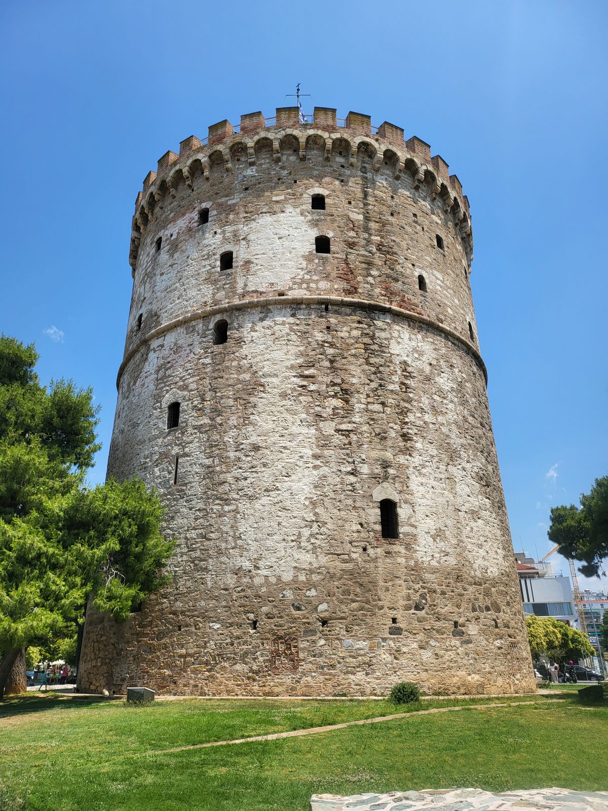 Ο Λευκός Πύργος στη Θεσσαλονίκη κάτω από γαλανό ουρανό. Ενδεικτική φωτογραφία αρχείου, όχι από τις εκδηλώσεις του Οκτωβρίου 2026.
